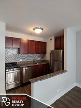 546 W Wellington Ave, Unit 445-03H in Chicago, IL - Building Photo - Building Photo