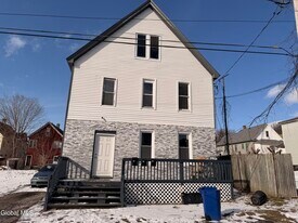 25 Lefferts St in Amsterdam, NY - Building Photo