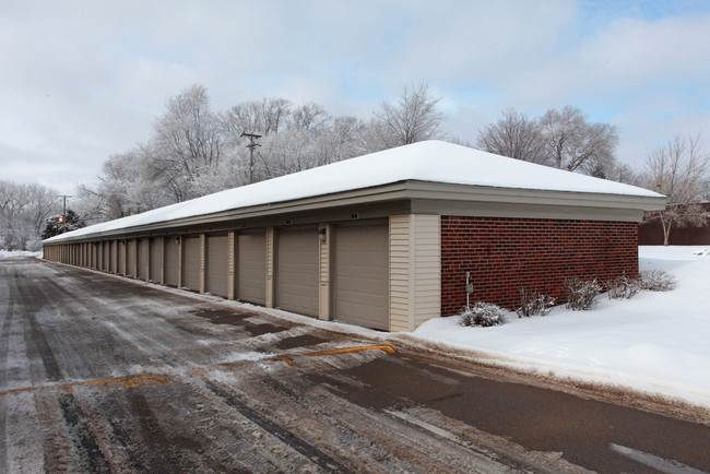 Creekside Gables in Minneapolis, MN - Building Photo - Building Photo