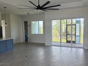 3445 NE 21st Ave in Cape Coral, FL - Foto de edificio - Building Photo