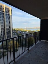 300 Winston Dr in Cliffside Park, NJ - Building Photo - Building Photo