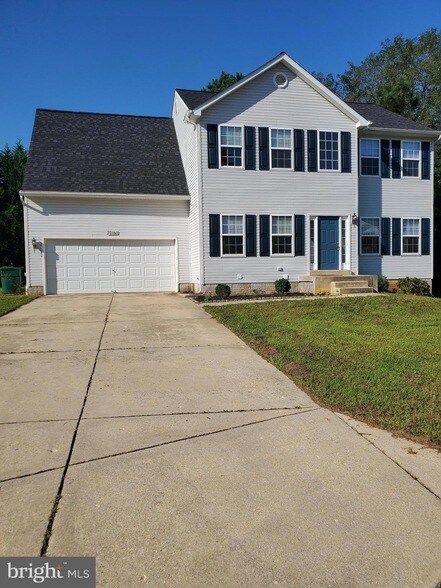 20945 Brookstone Ct in Lexington Park, MD - Building Photo