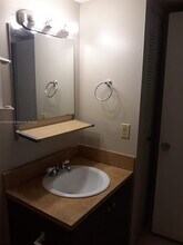 7401 SW 152nd Ave in Miami, FL - Foto de edificio - Building Photo