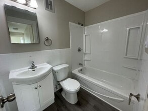 17 Lockwood St in Moncton, NB - Building Photo - Building Photo