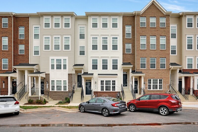 5958 Forum Sq in Frederick, MD - Building Photo