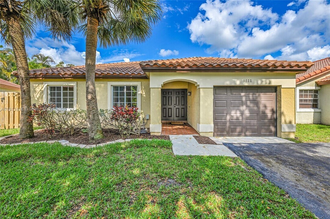 5511 NW 49th Terrace in Coconut Creek, FL - Building Photo