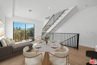 13841 Burbank Blvd in Los Angeles, CA - Building Photo - Building Photo