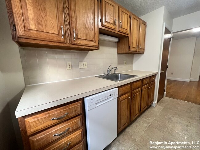 11 Brattle Dr, Unit 2 in Arlington, MA - Building Photo - Building Photo