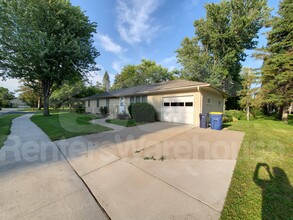 100 Marvin Ln in Northfield, MN - Building Photo - Building Photo