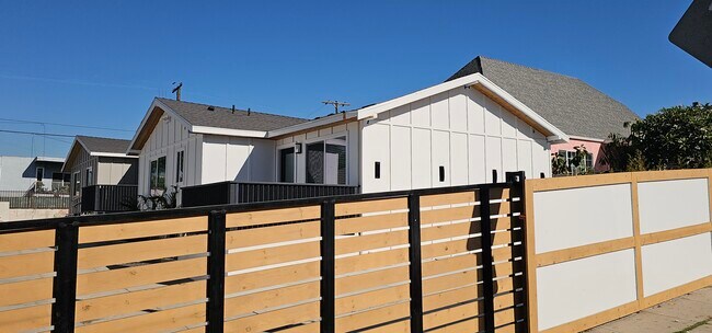 4727 W 18th St in Los Angeles, CA - Foto de edificio - Building Photo