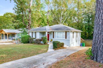 2046 Settle Cir SE in Atlanta, GA - Building Photo - Building Photo