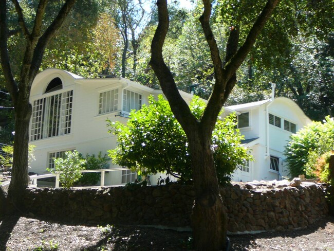 82 Brookwood Rd in Orinda, CA - Building Photo - Building Photo