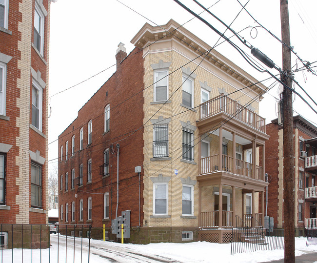 47-49 Bond St in Hartford, CT - Foto de edificio - Building Photo