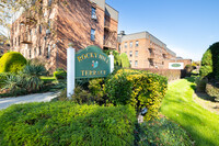 Rocky Hill in Bayside, NY - Foto de edificio - Building Photo