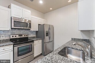 3003 Nicosh Cir-Unit -3305 in Falls Church, VA - Building Photo - Building Photo