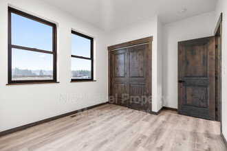 1540 Trumble Creek Rd in Kalispell, MT - Foto de edificio - Building Photo