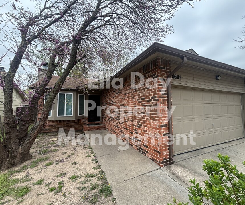 8605 W 15th St N in Wichita, KS - Building Photo