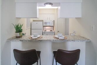 The Summit at Midtown in Dallas, TX - Building Photo - Building Photo