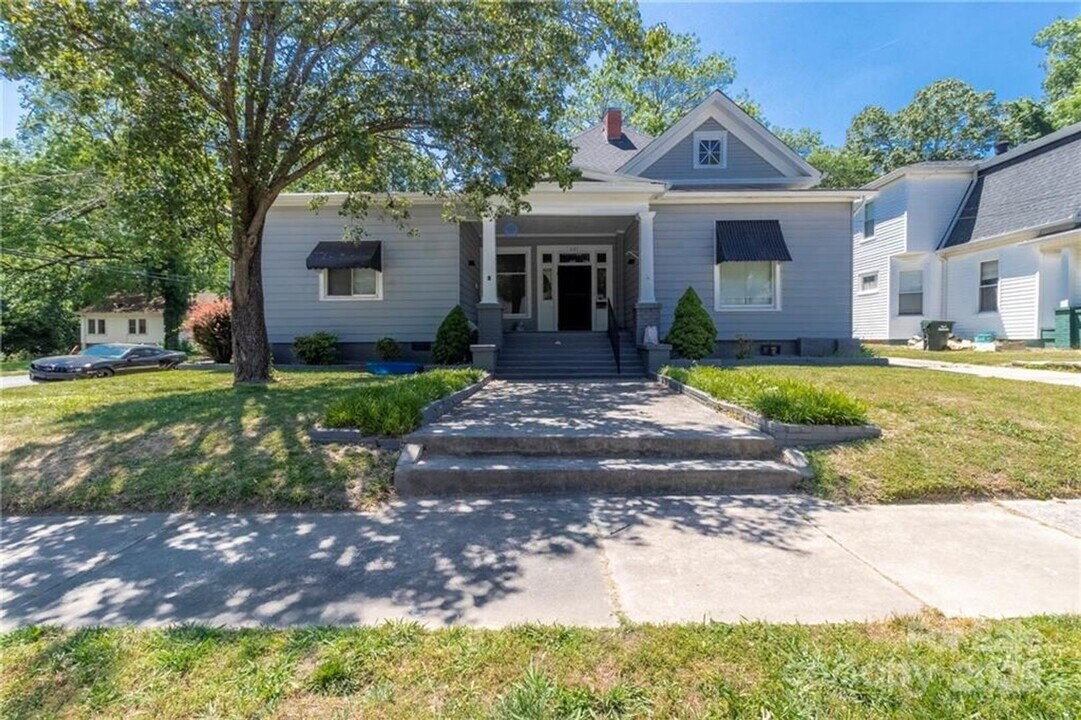 421 S South St in Gastonia, NC - Building Photo