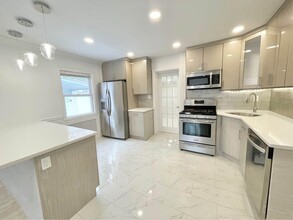 77-29 249th St in Queens, NY - Building Photo - Building Photo