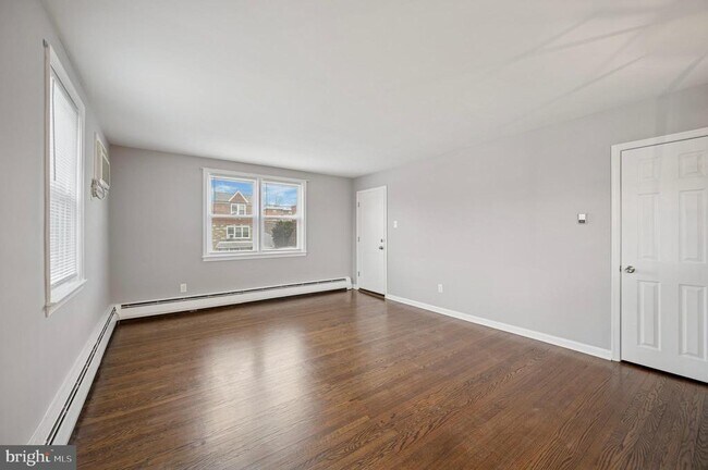 7947 Ferndale St in Philadelphia, PA - Foto de edificio - Building Photo