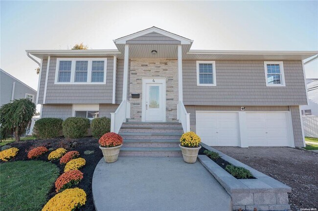 4 Splitrail Pl in Commack, NY - Building Photo - Building Photo