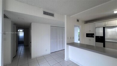 20401 NE 30th Ave, Unit 4128 in Aventura, FL - Building Photo - Building Photo