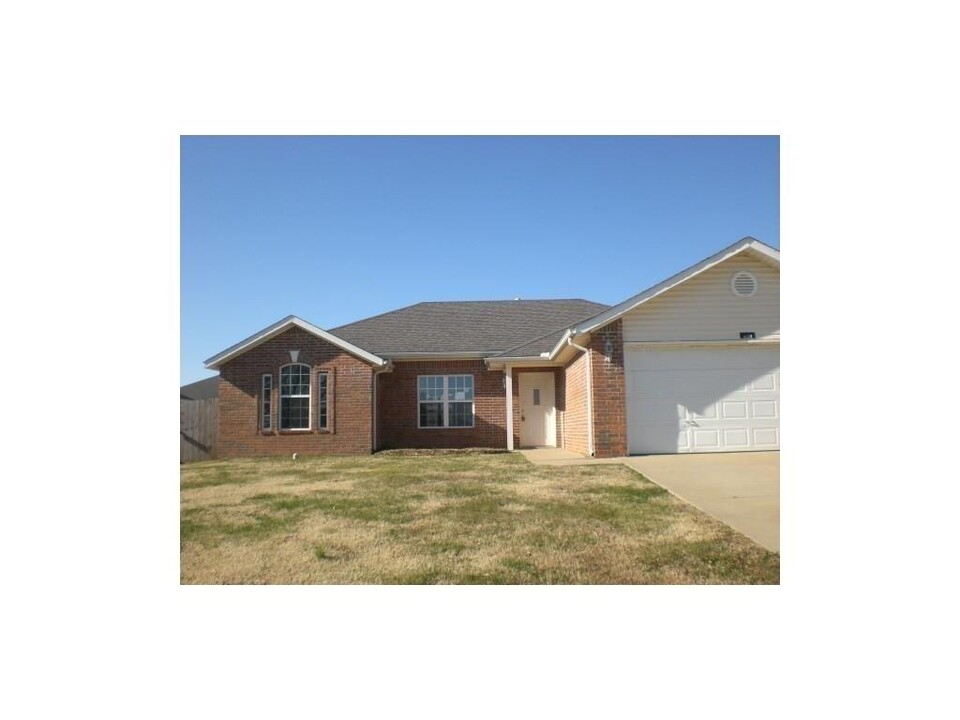 431 Brookfield Dr in Centerton, AR - Building Photo