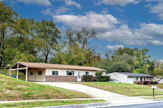 247 Ries Rd in Ballwin, MO - Building Photo - Building Photo