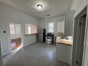 194 N Clarendon Ave in Avondale Estates, GA - Building Photo - Building Photo