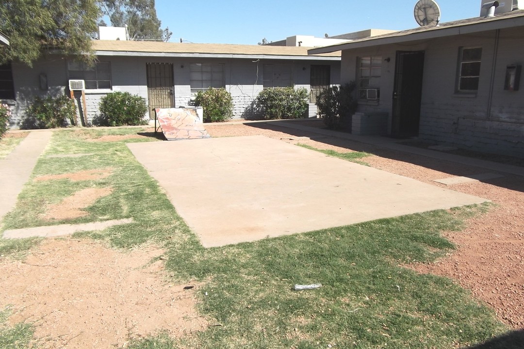 25 N Brooks St in Mesa, AZ - Foto de edificio