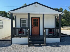 210 H Pickens Rd in Onalaska, TX - Building Photo