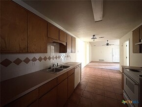 1002 W Avenue B in Copperas Cove, TX - Building Photo - Building Photo