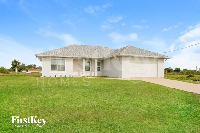 562 Pachman Cir, Unit 0302 in Lehigh Acres, FL - Building Photo - Building Photo