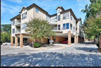 1910 Robbins Pl in Austin, TX - Foto de edificio - Building Photo