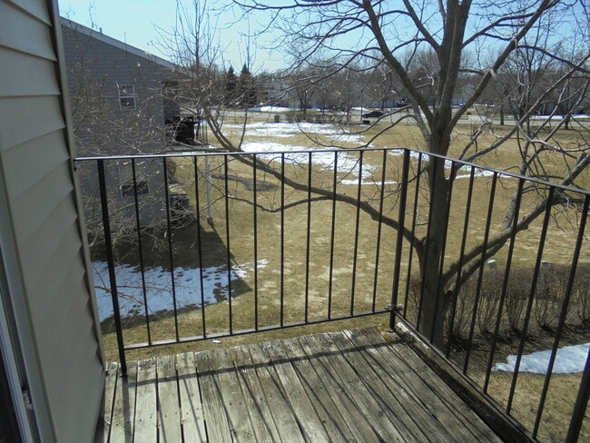 99 Gant Cir in Streamwood, IL - Building Photo - Building Photo