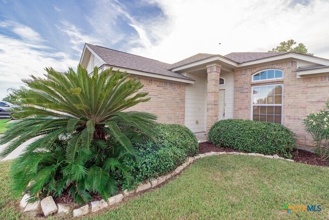 304 Yosemite Dr in Victoria, TX - Building Photo - Building Photo