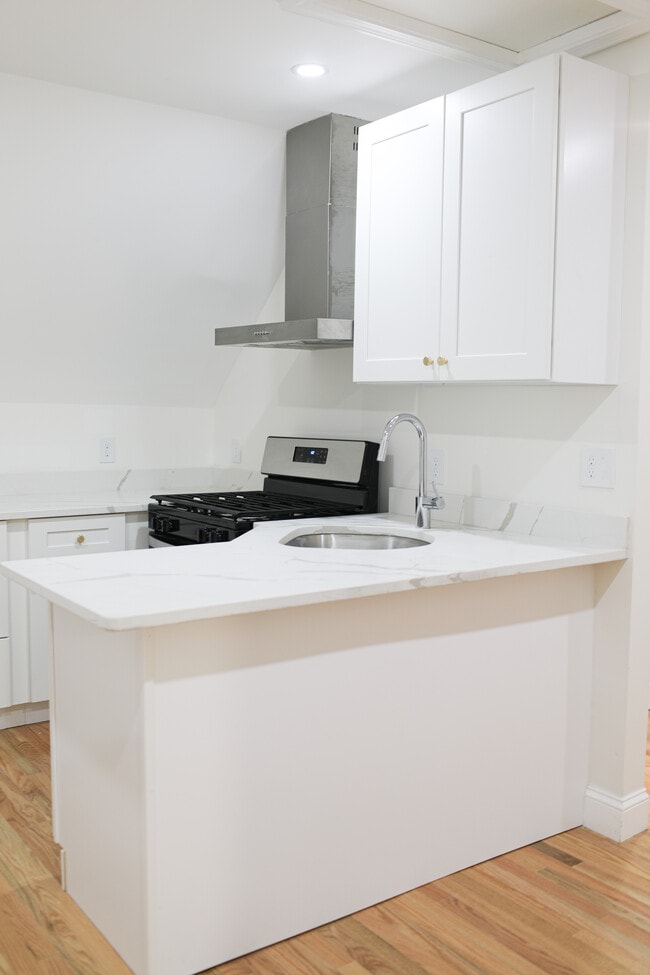 170 Salem St, Unit 3 in Lawrence, MA - Building Photo - Building Photo