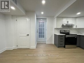 10 Stanton Ave in Vaughan, ON - Building Photo - Building Photo
