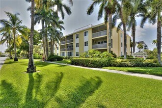 900 8th Ave S in Naples, FL - Building Photo - Building Photo