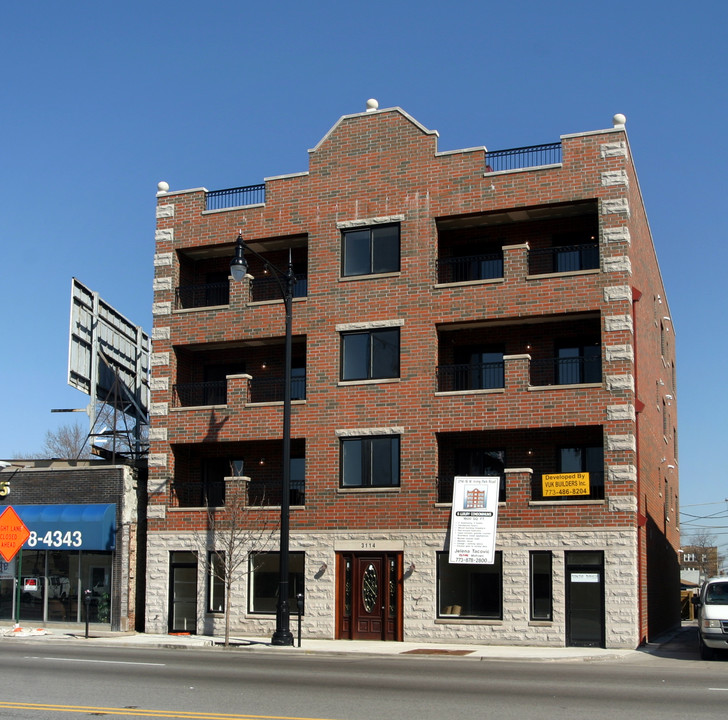 3114 W Irving Park Rd in Chicago, IL - Building Photo