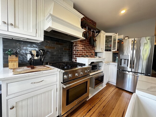property at 10 Pompeii St