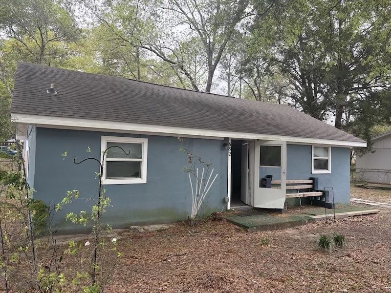 652 Blakely Ave in Crestview, FL - Building Photo