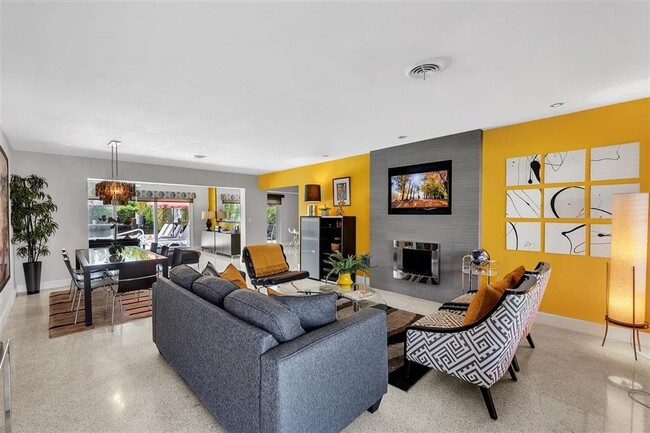 2225 NE 20th Ave in Wilton Manors, FL - Building Photo - Building Photo