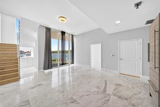 400 Sunny Isles Blvd in Sunny Isles Beach, FL - Building Photo - Building Photo