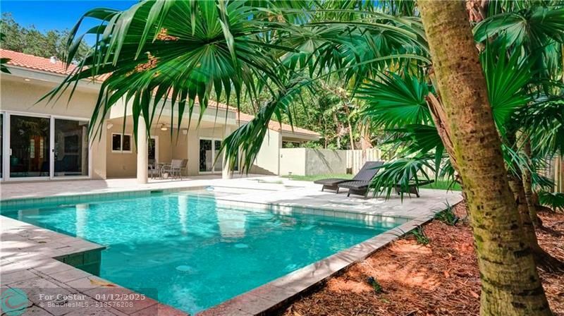 2500 SW 21st St in Fort Lauderdale, FL - Foto de edificio
