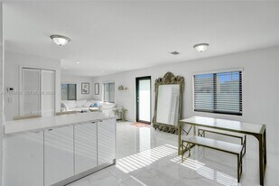 1712 NW 76th Terrace in Miami, FL - Building Photo