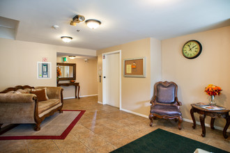 Oak Terrace Apartments in Chula Vista, CA - Building Photo - Interior Photo