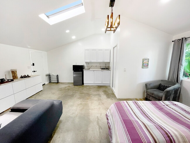 7302 Zelzah Ave in Los Angeles, CA - Building Photo - Building Photo