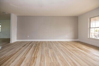 1505 New Bedford Dr in Sun City Center, FL - Building Photo - Building Photo
